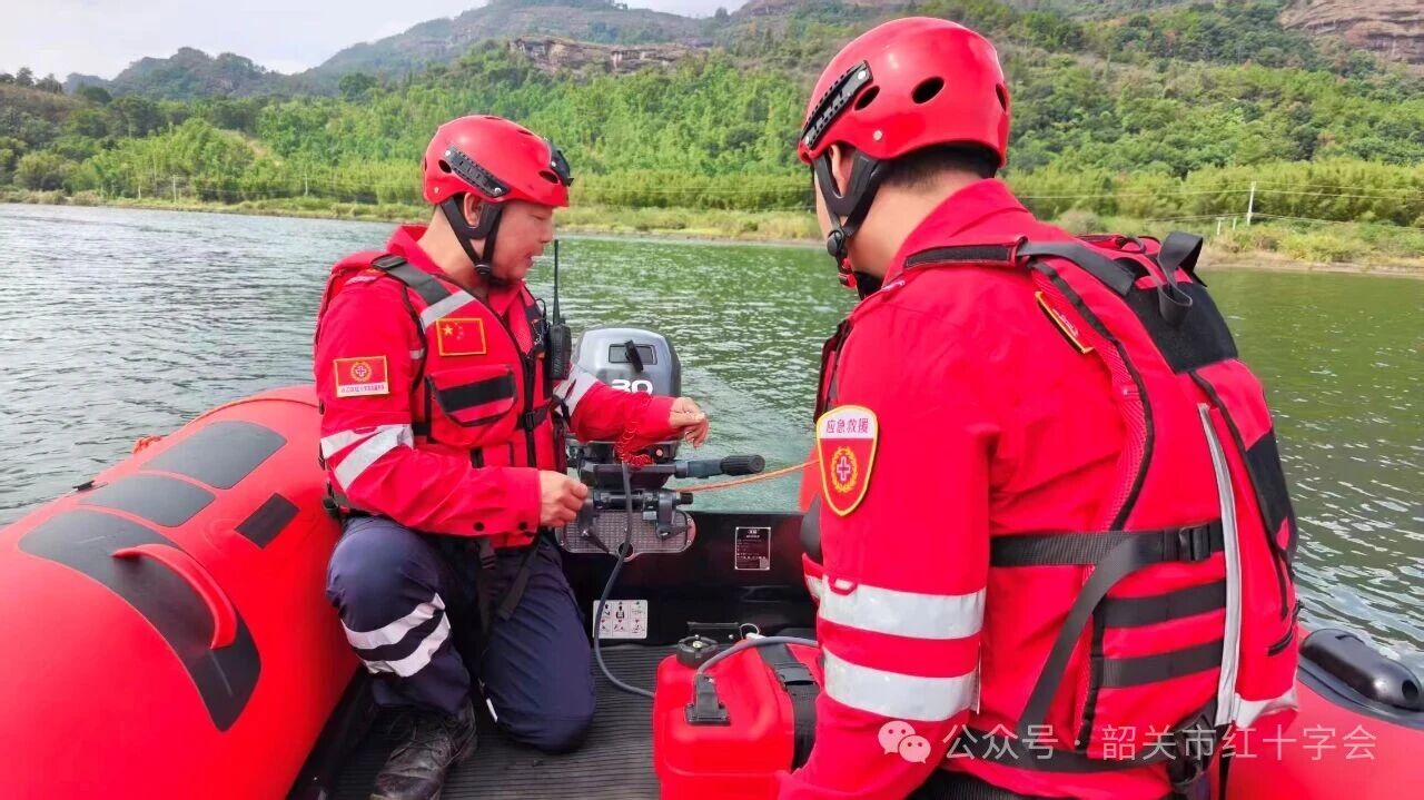 浈江区红十字志愿服务队开展水域操舟训练 提升救援实战能力