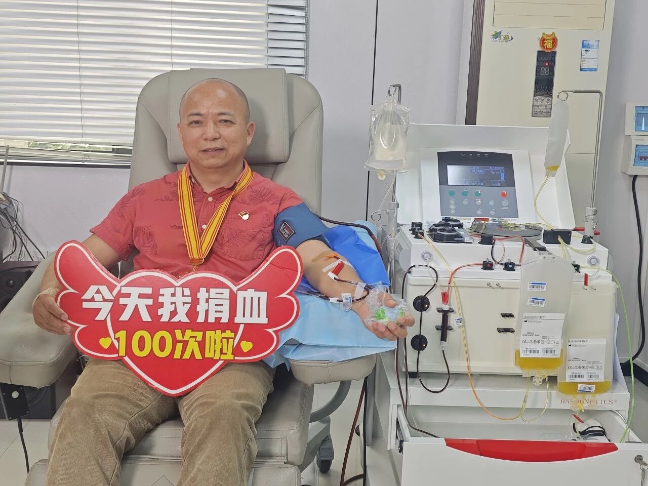 从一次心动到百次坚守，一位汽车司机的献血之路——记我市百次无偿献血志愿者严传奇